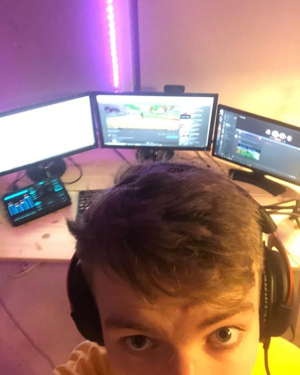 Tommyinnit Camera, Mic, Headset, Keyboard, Mouse and PC Setup in 2023